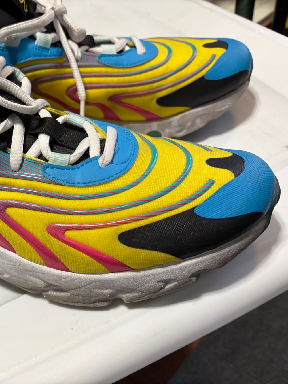 Youth 7 nike react ine of kind shoe